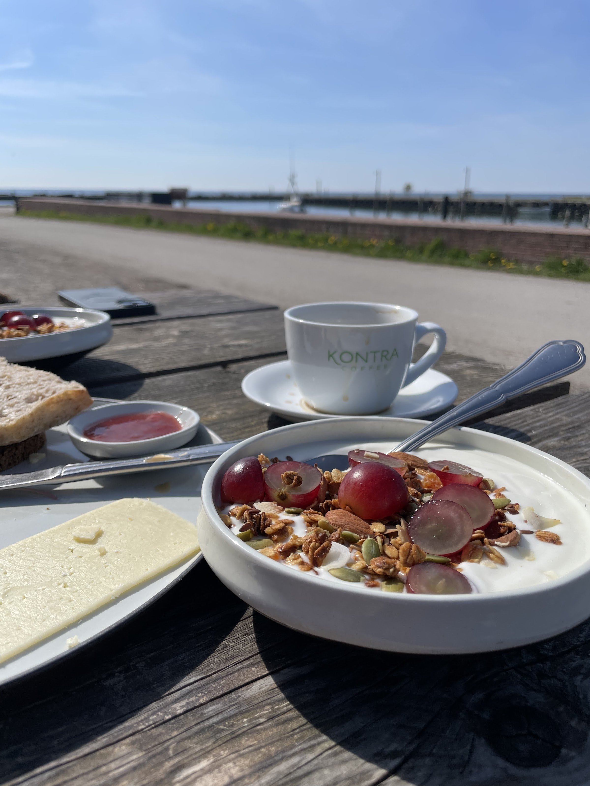 Hesnæs Havn Spisehal, Bageri, Konditori & Kolonial